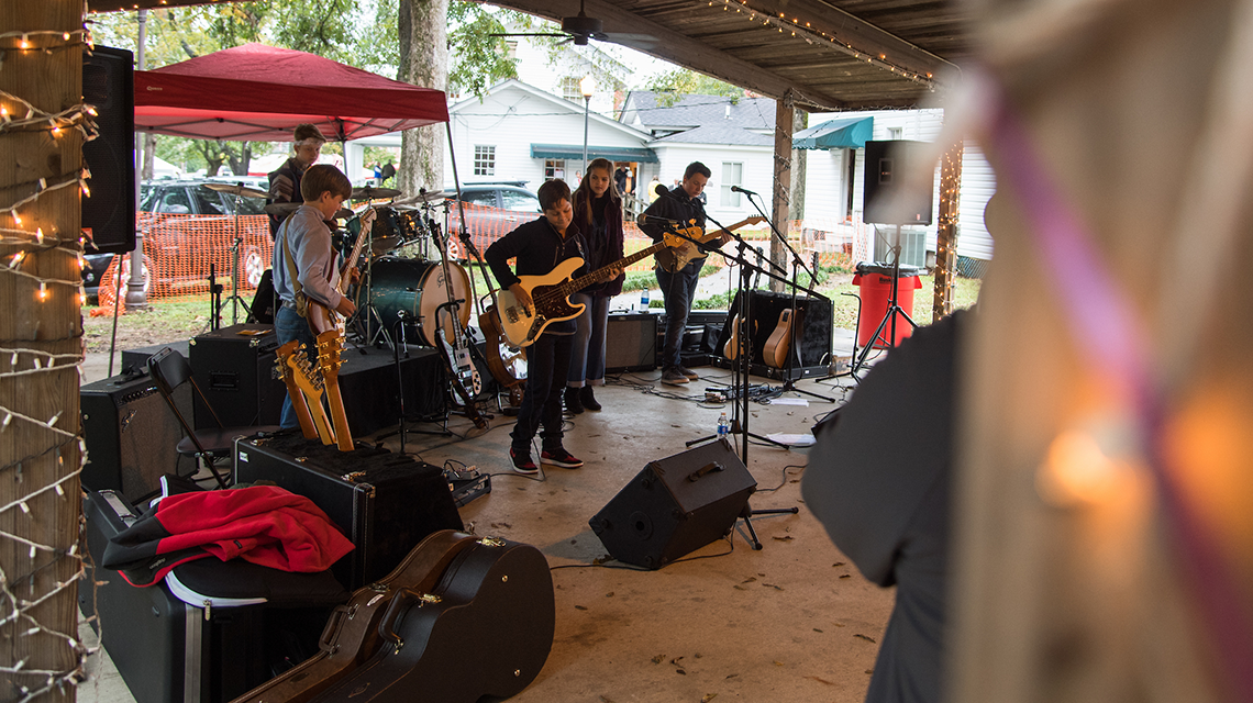 Callista Clark and Southbound play music under the pavilion on Homecoming 2017