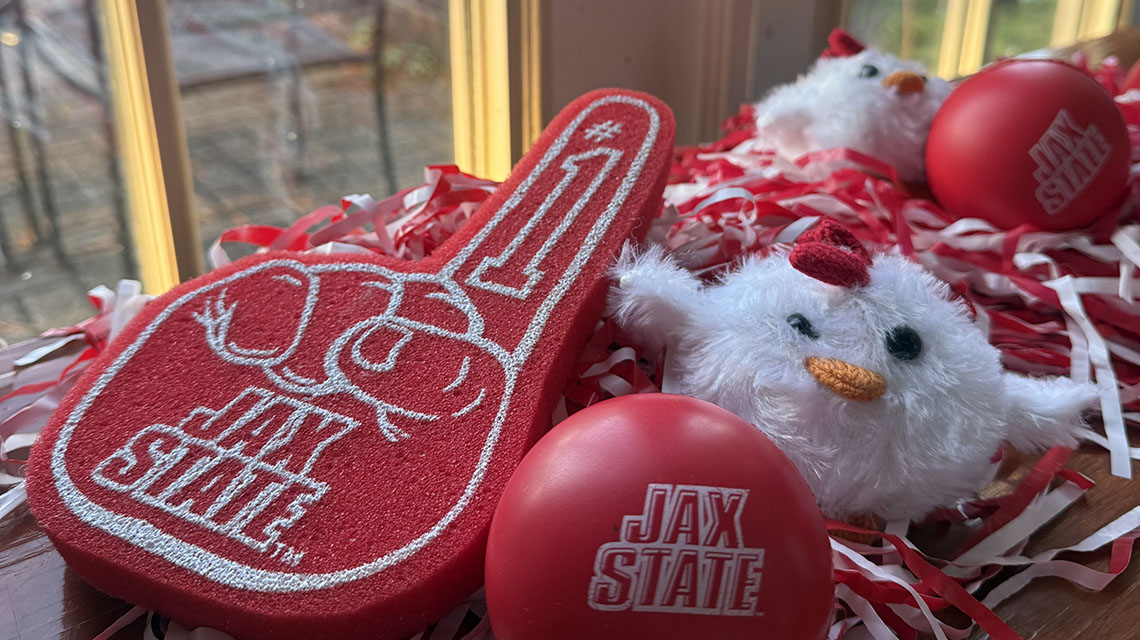 Jax State alumni and friends at The Chanticleer Eatery.
