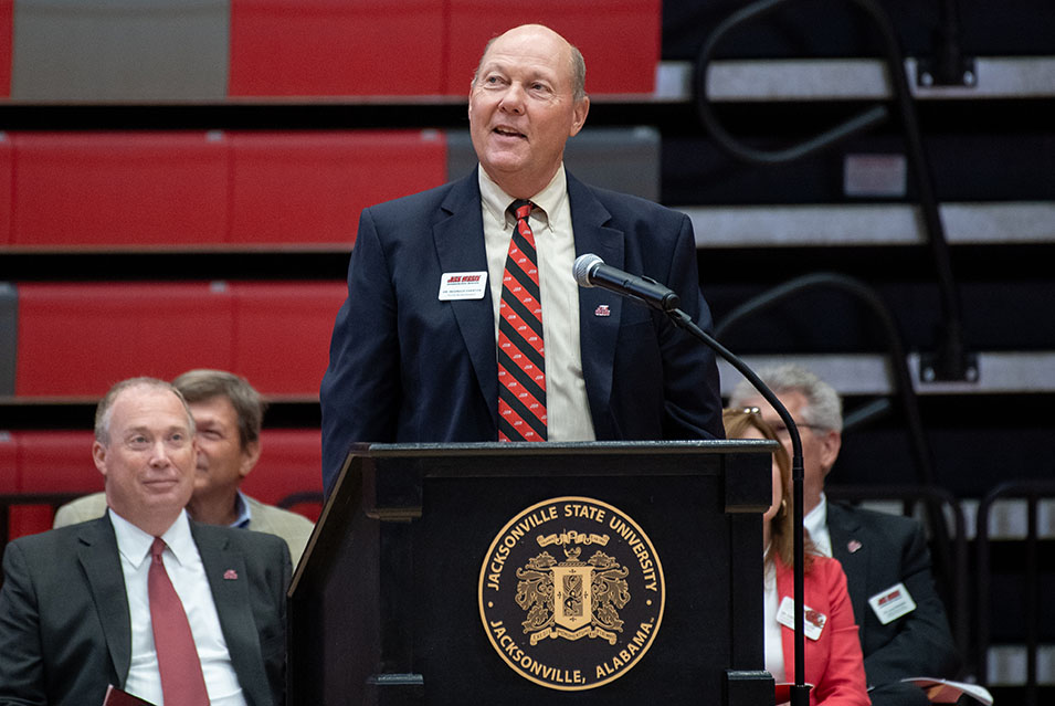 Dr. Reggie Overton, Faculty Senate President,  speaking at convocation.