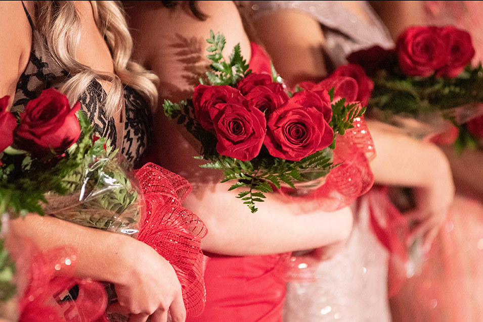 Homecoming contestants with their rose bouquets