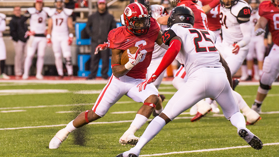 Roc Thomas runs the ball