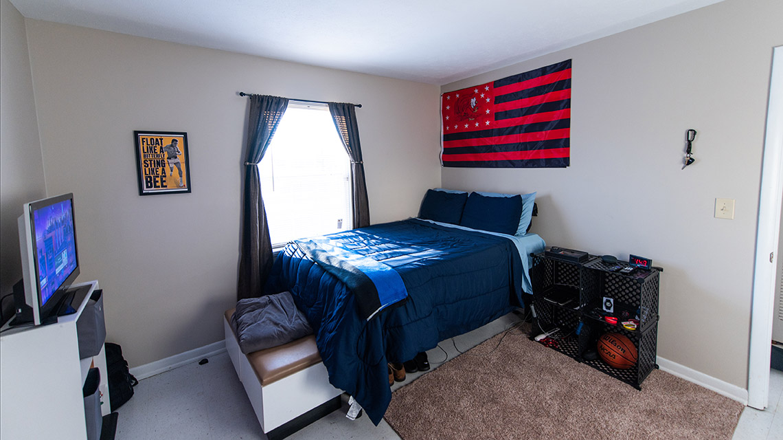 Colonial Arms bedroom