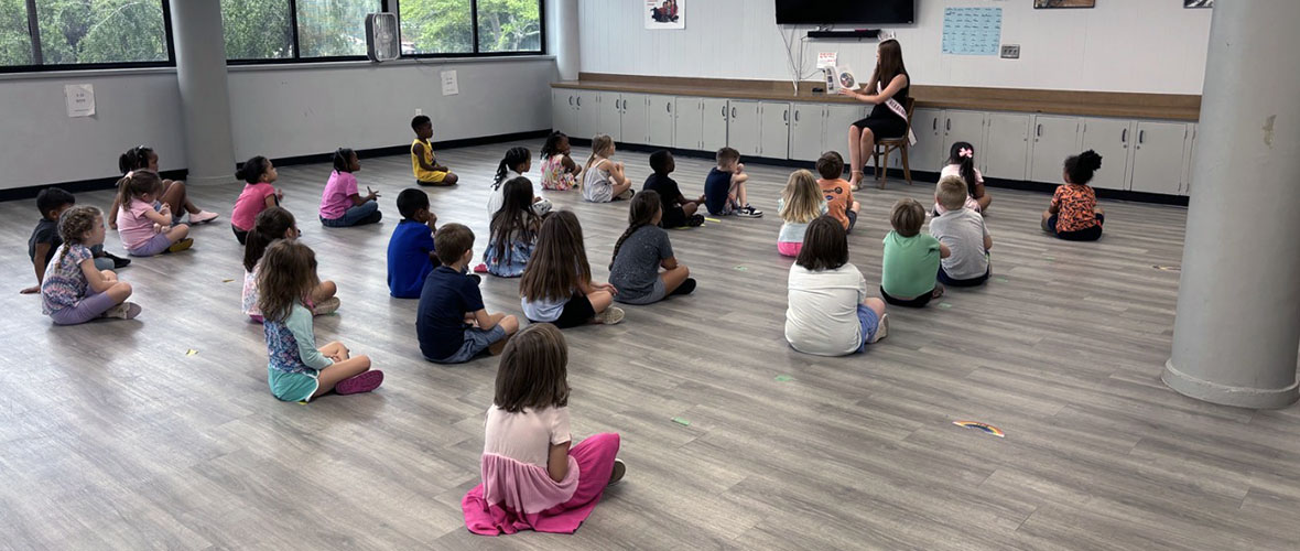 Aubree Ford reads to classroom of children