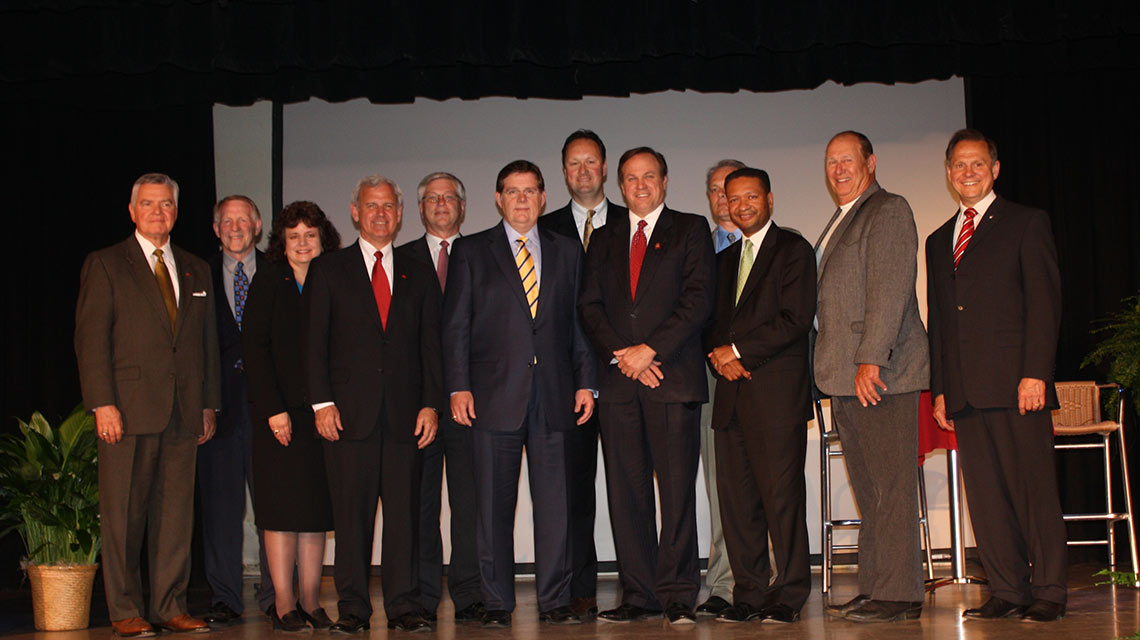 2010 Alabama Gubernatorial Candidates pose on stage with JSU personnel