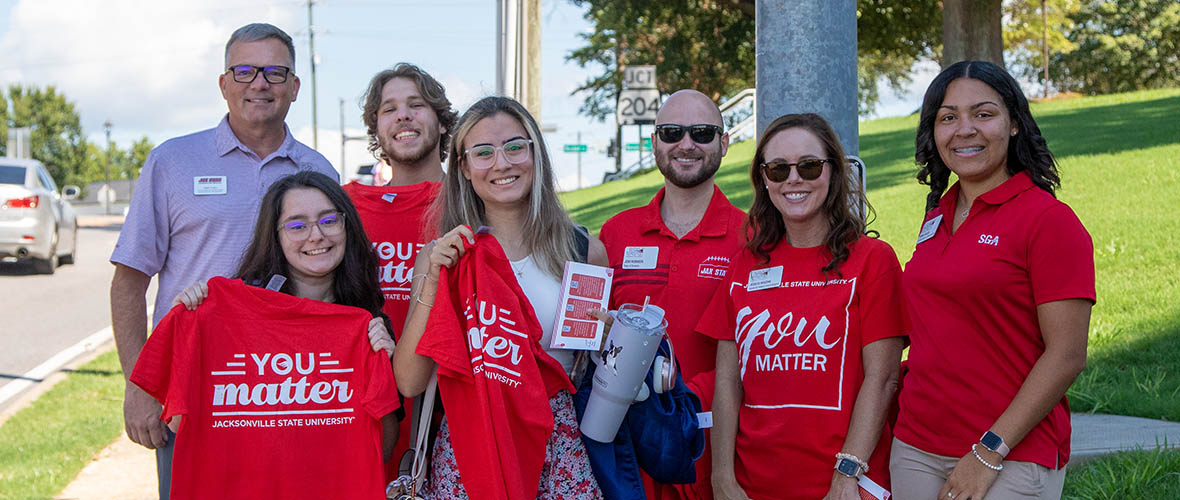 Student Affairs gives out Tshirts on first day of class